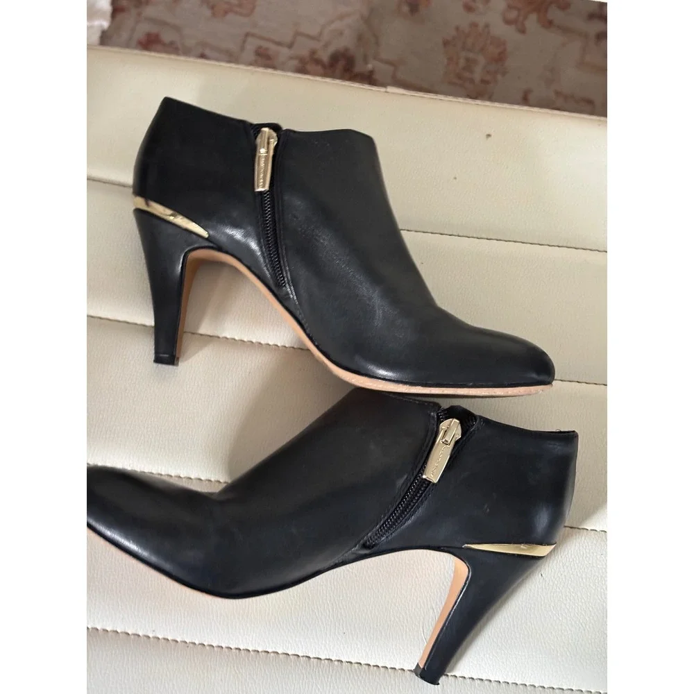 Vince Camuto Black Leather Ankle Booties Gold Hardware Stiletto Heel Size 7M